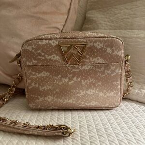 Kelly Wynne Purse
Mingle Mingle Mini